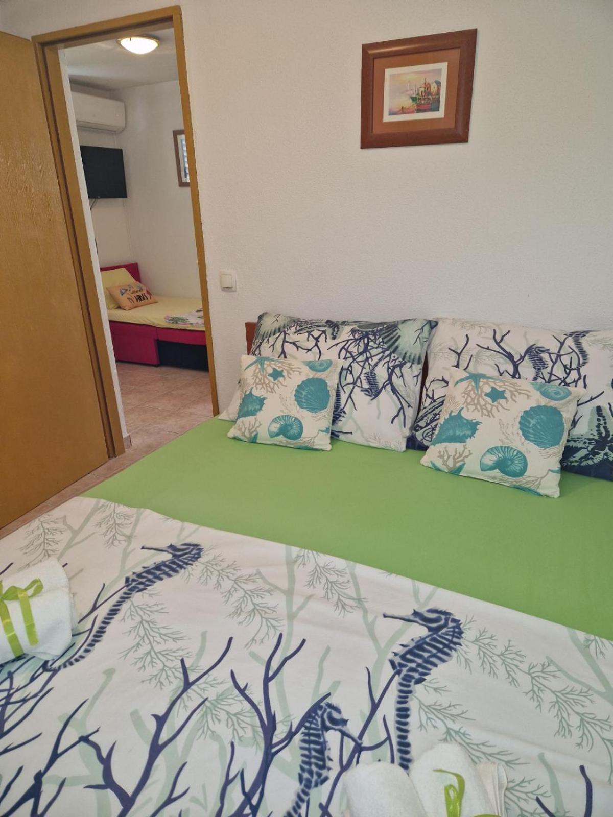 Apartmani Meri Ražanj Exterior foto